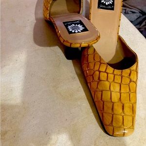 Tan patent leather slide